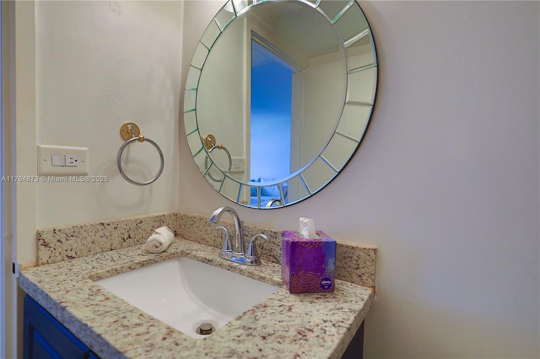 最近售出: $465,000 (1 贝兹, 2 浴室, 918 平方英尺)