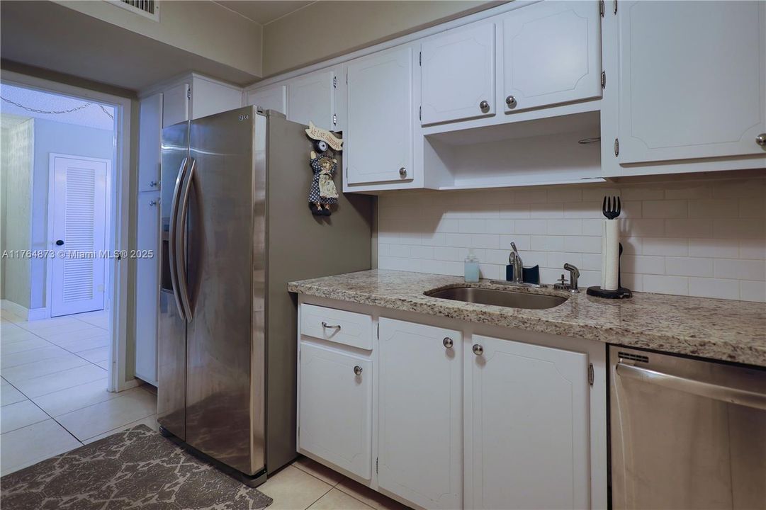 最近售出: $465,000 (1 贝兹, 2 浴室, 918 平方英尺)