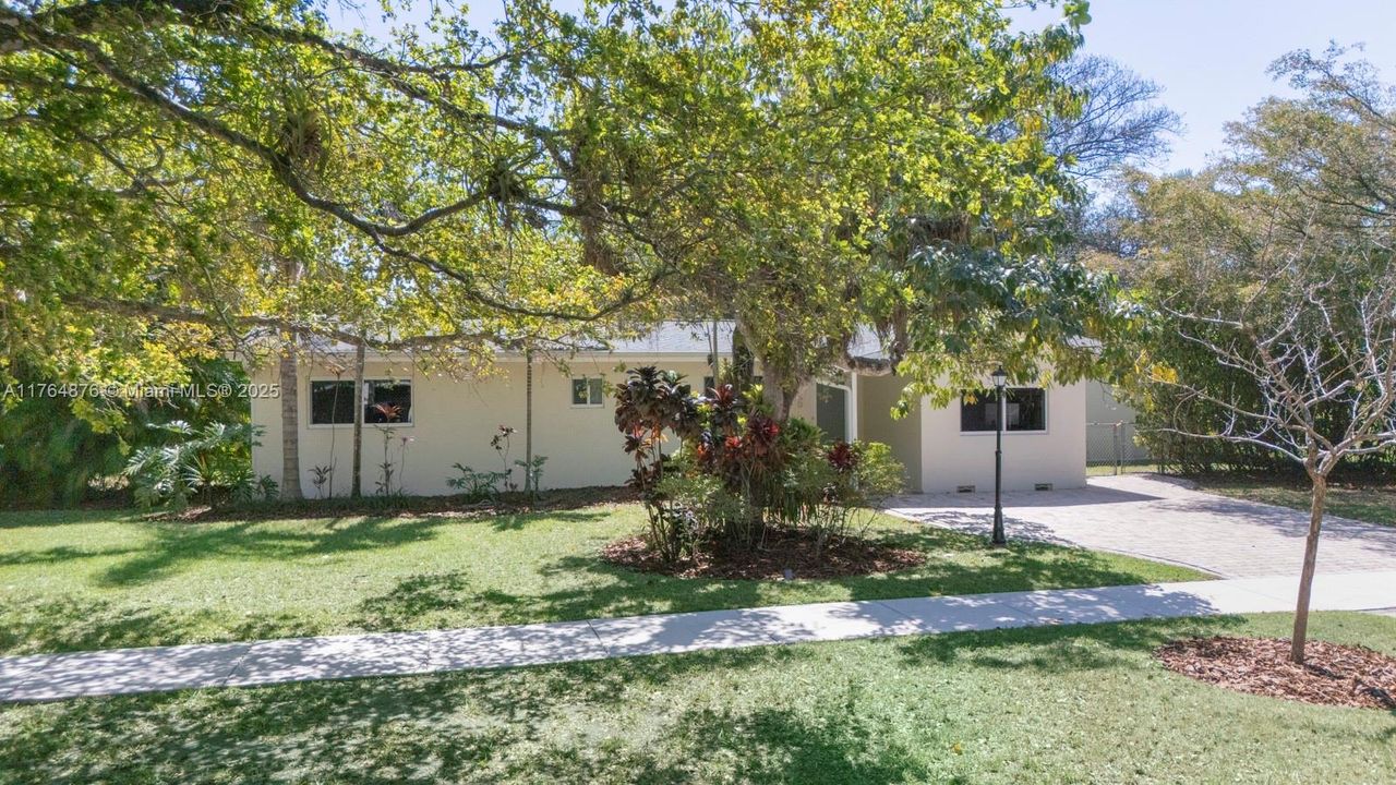Recently Sold: $1,289,000 (3 beds, 2 baths, 1679 Square Feet)