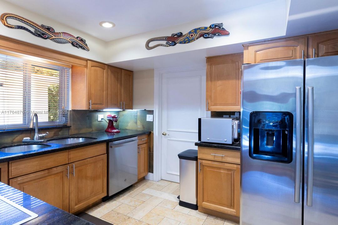 Recently Sold: $1,289,000 (3 beds, 2 baths, 1679 Square Feet)