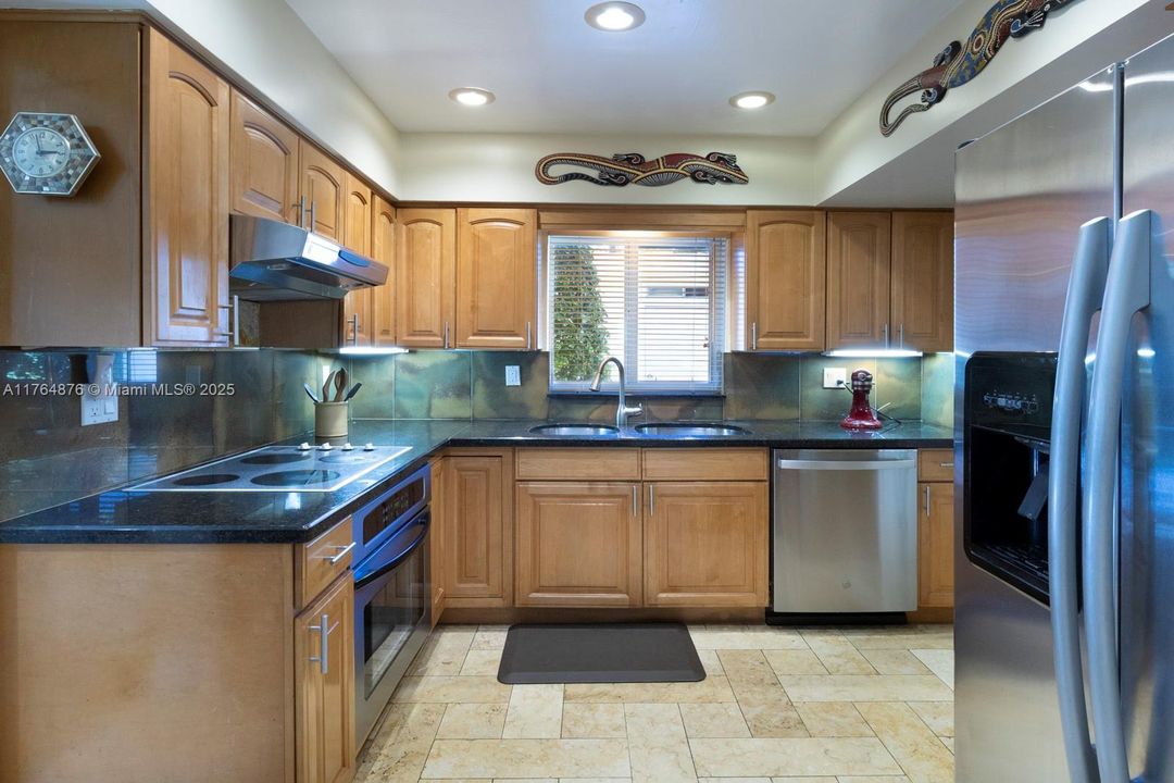 Recently Sold: $1,289,000 (3 beds, 2 baths, 1679 Square Feet)