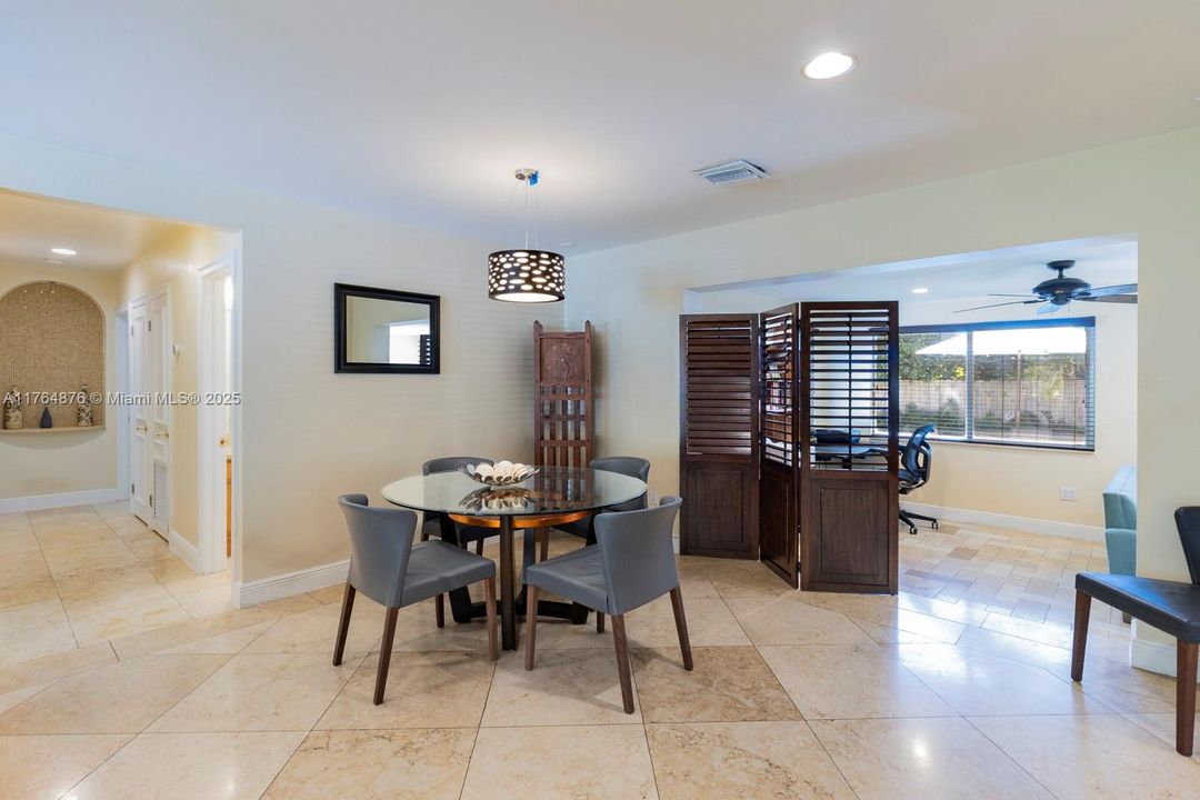 Recently Sold: $1,289,000 (3 beds, 2 baths, 1679 Square Feet)