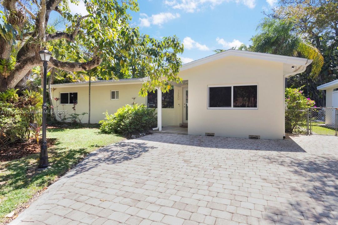 Recently Sold: $1,289,000 (3 beds, 2 baths, 1679 Square Feet)