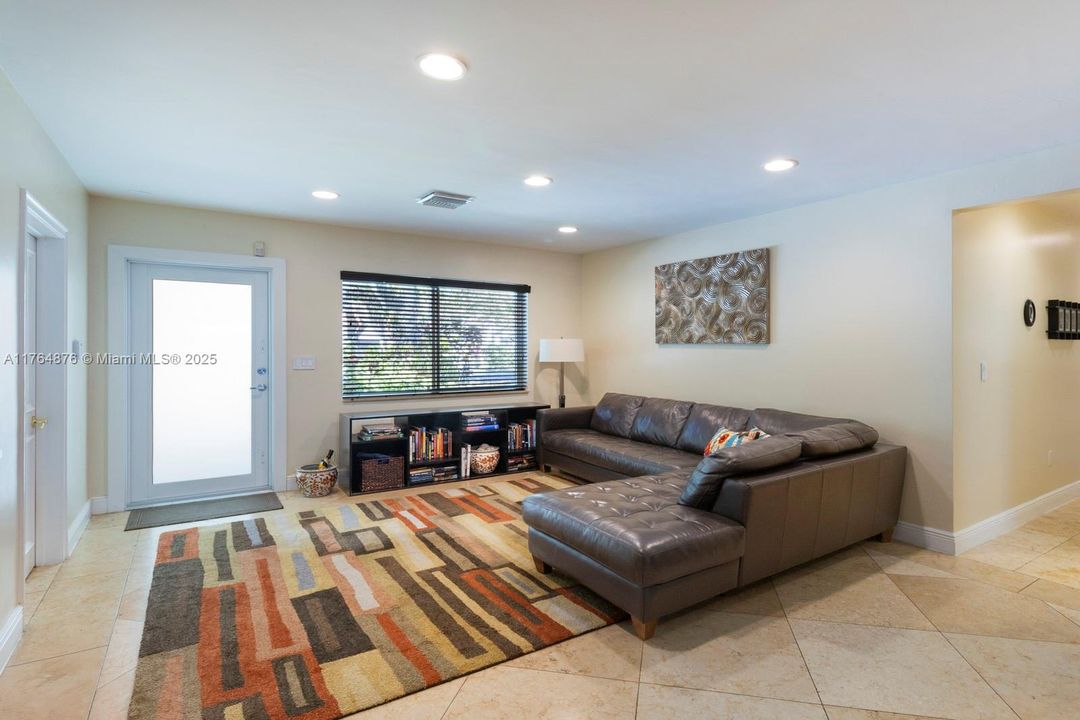 Recently Sold: $1,289,000 (3 beds, 2 baths, 1679 Square Feet)