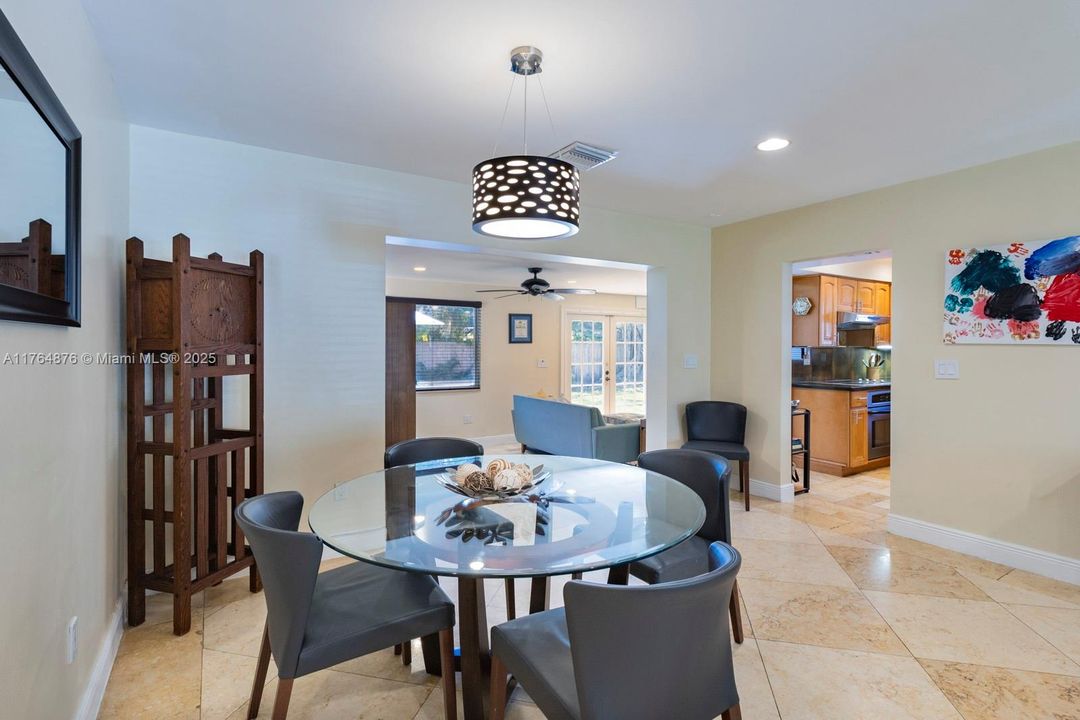 Recently Sold: $1,289,000 (3 beds, 2 baths, 1679 Square Feet)