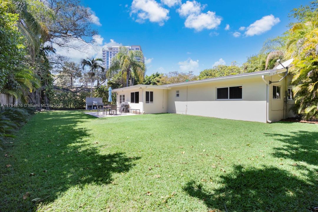 Recently Sold: $1,289,000 (3 beds, 2 baths, 1679 Square Feet)