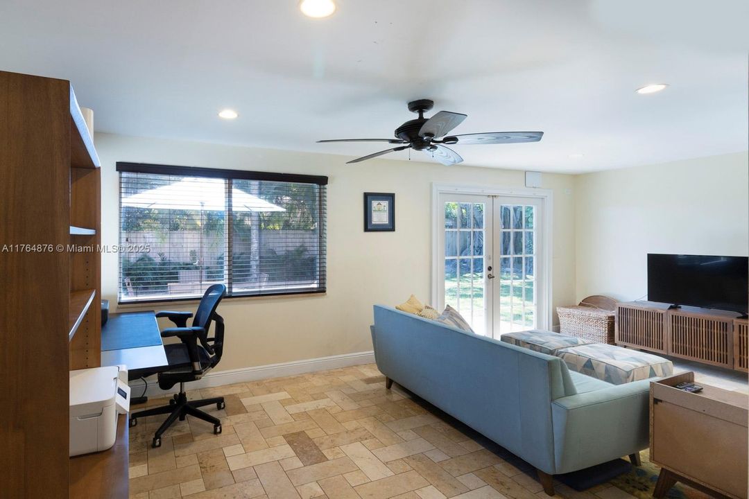 Recently Sold: $1,289,000 (3 beds, 2 baths, 1679 Square Feet)