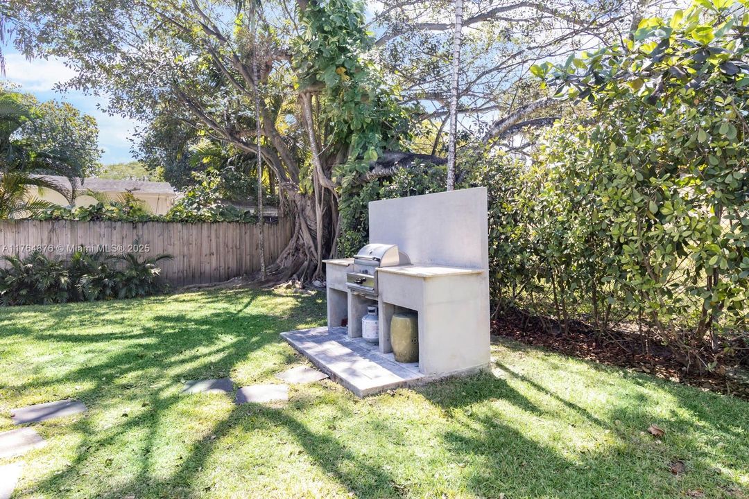 Recently Sold: $1,289,000 (3 beds, 2 baths, 1679 Square Feet)