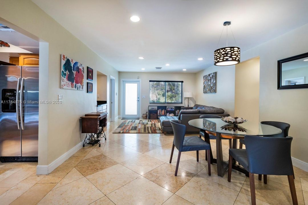 Recently Sold: $1,289,000 (3 beds, 2 baths, 1679 Square Feet)