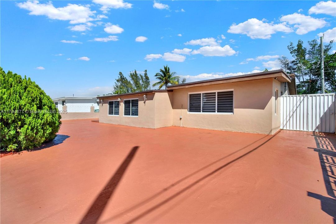 Recently Sold: $775,000 (4 beds, 2 baths, 1930 Square Feet)