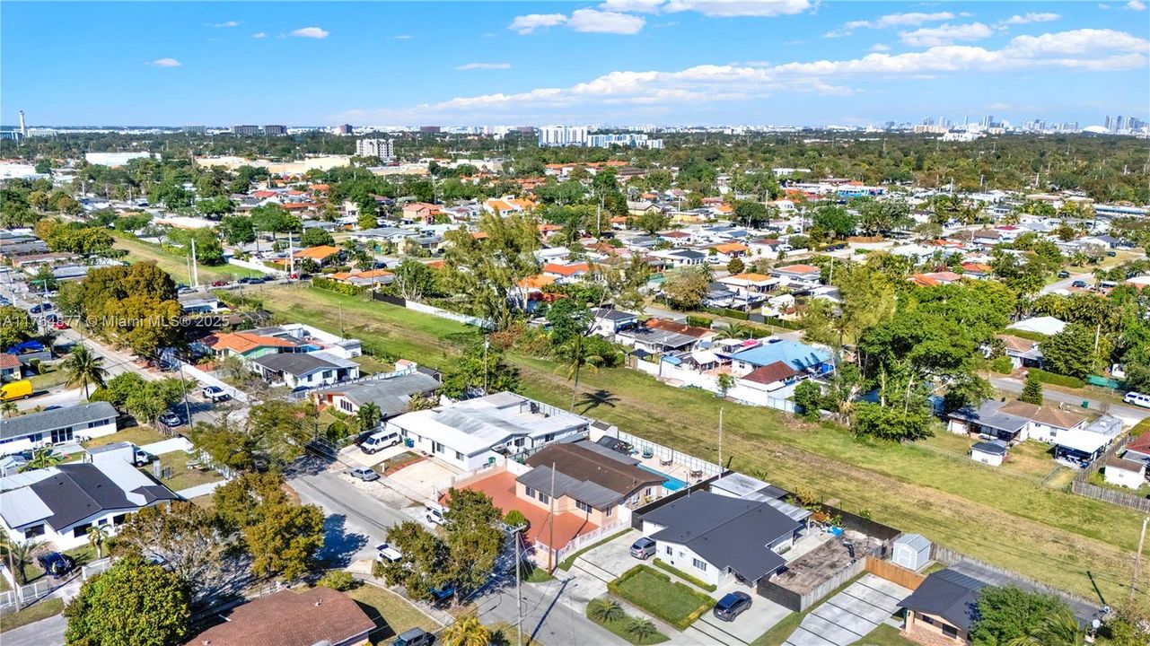 Recently Sold: $775,000 (4 beds, 2 baths, 1930 Square Feet)