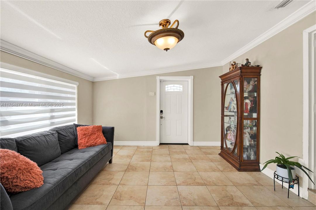 Recently Sold: $775,000 (4 beds, 2 baths, 1930 Square Feet)