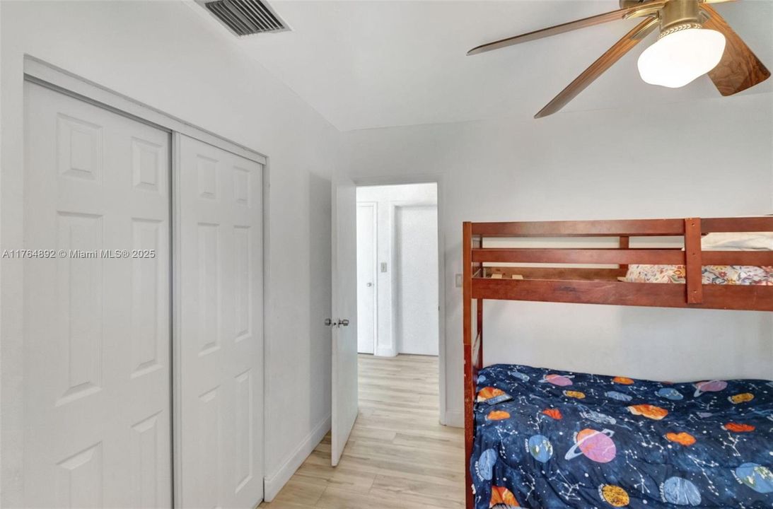 Vendido Recientemente: $569,990 (3 camas, 2 baños, 1380 Pies cuadrados)