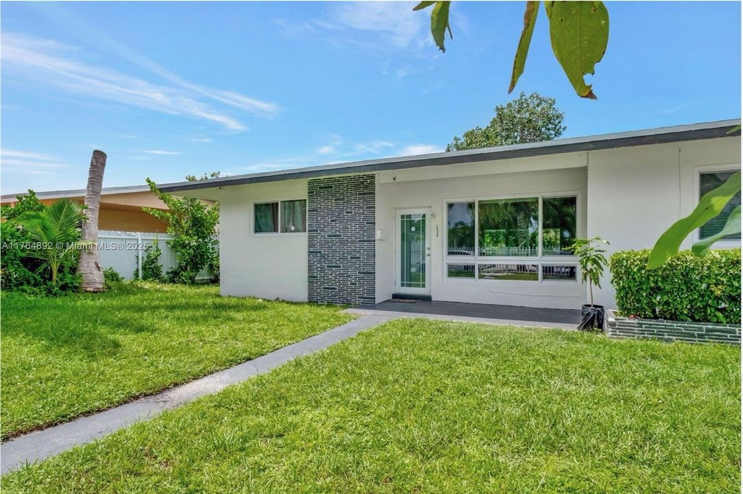 Vendido Recientemente: $569,990 (3 camas, 2 baños, 1380 Pies cuadrados)