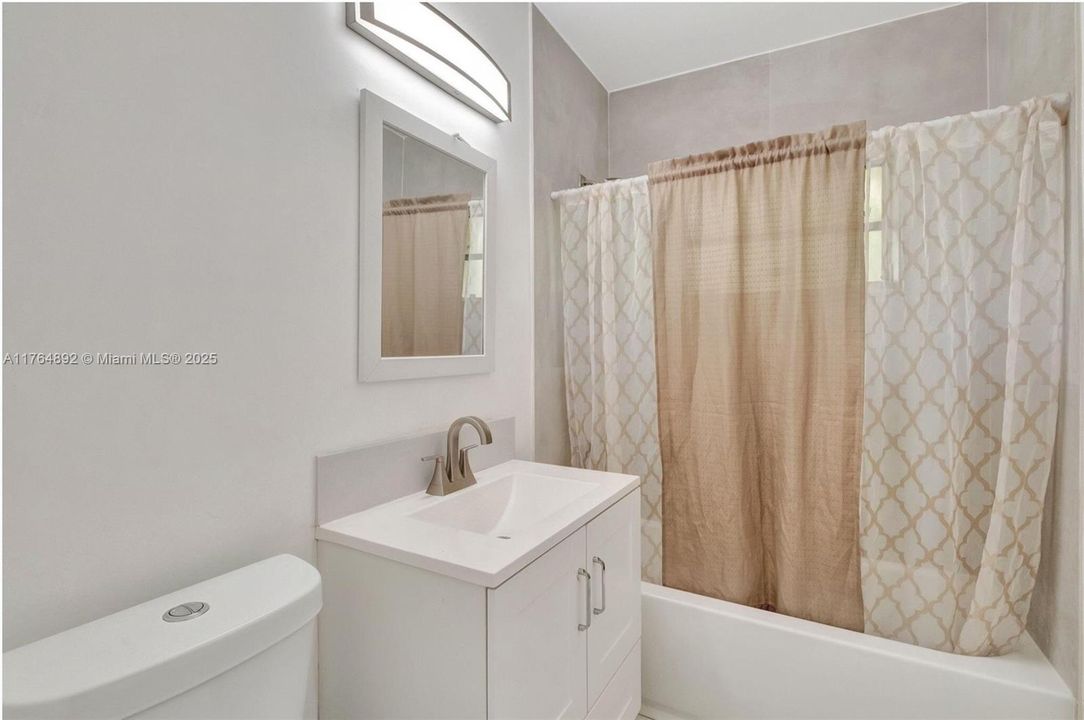 Vendido Recientemente: $569,990 (3 camas, 2 baños, 1380 Pies cuadrados)