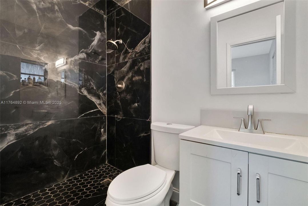 Vendido Recientemente: $569,990 (3 camas, 2 baños, 1380 Pies cuadrados)