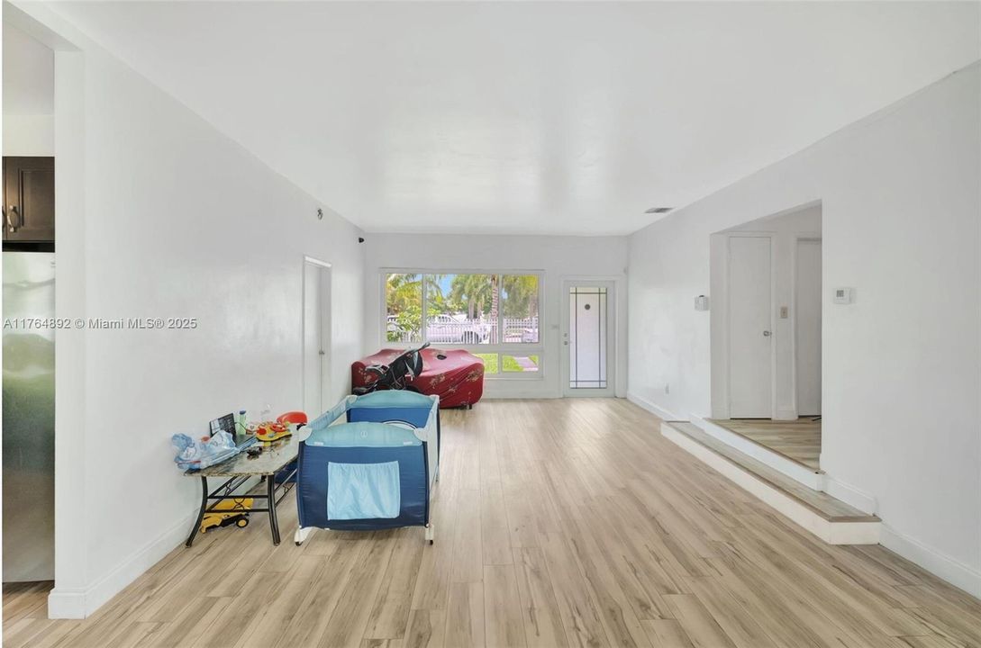 Vendido Recientemente: $569,990 (3 camas, 2 baños, 1380 Pies cuadrados)