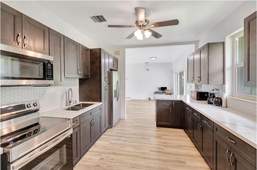 Vendido Recientemente: $569,990 (3 camas, 2 baños, 1380 Pies cuadrados)