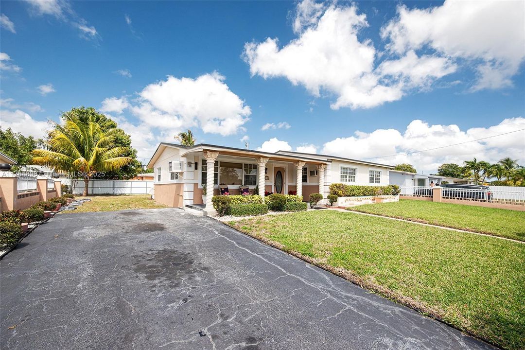 最近售出: $460,000 (3 贝兹, 2 浴室, 1264 平方英尺)