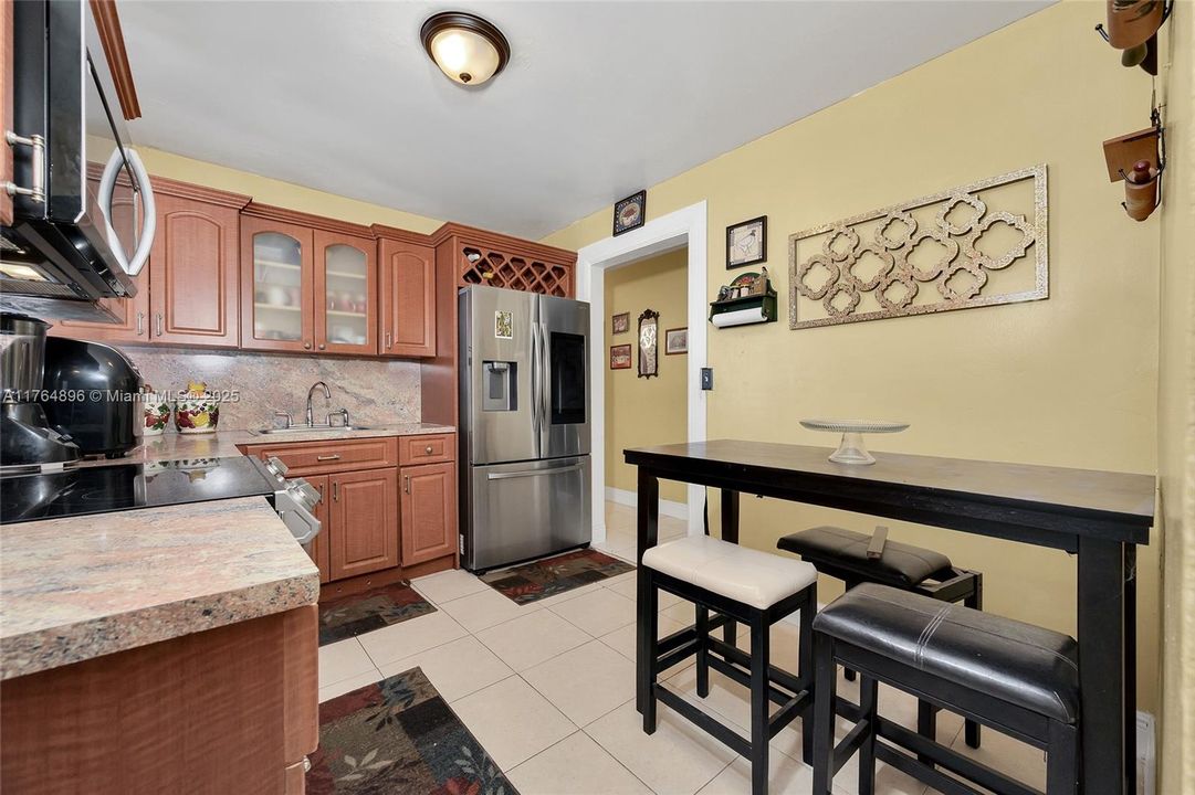 最近售出: $460,000 (3 贝兹, 2 浴室, 1264 平方英尺)