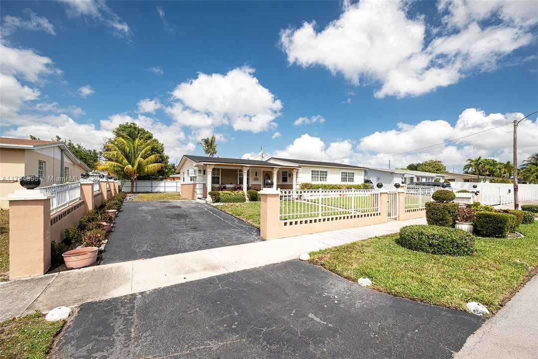 最近售出: $460,000 (3 贝兹, 2 浴室, 1264 平方英尺)