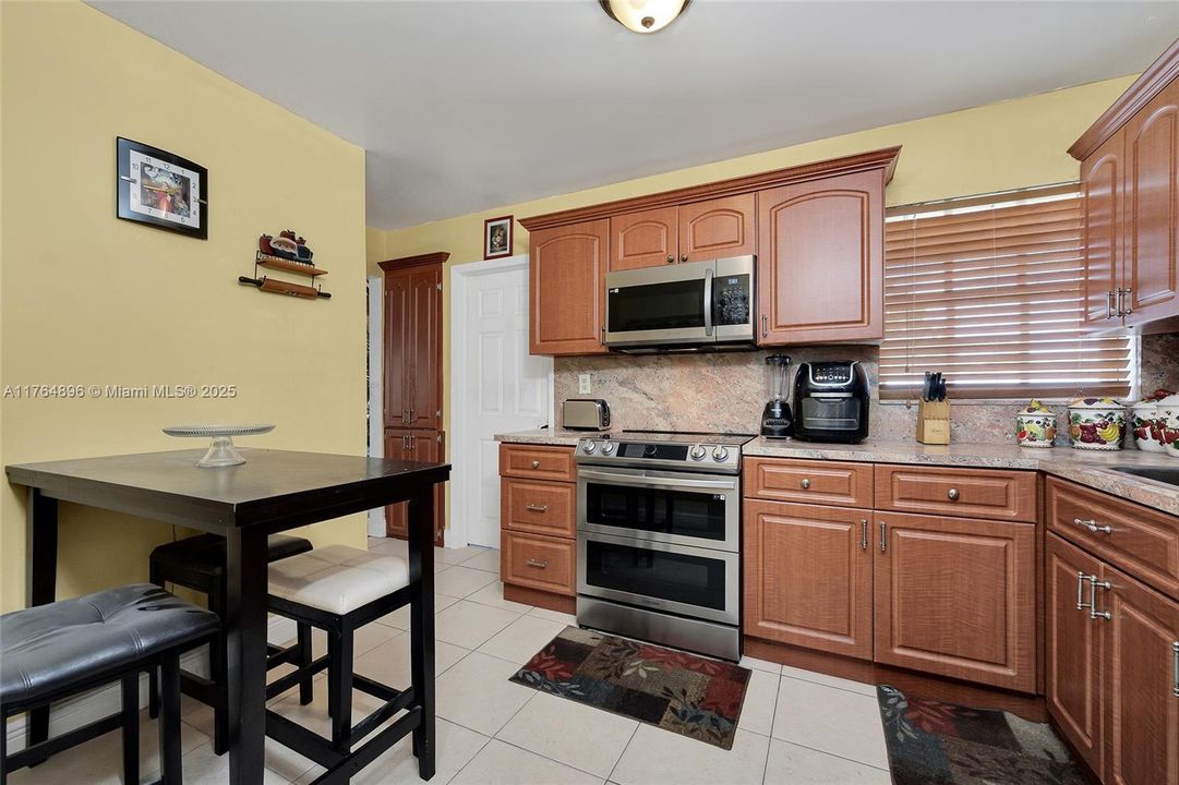 最近售出: $460,000 (3 贝兹, 2 浴室, 1264 平方英尺)