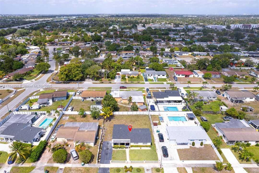 最近售出: $460,000 (3 贝兹, 2 浴室, 1264 平方英尺)