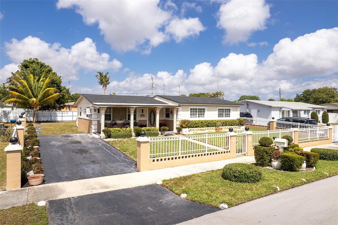 最近售出: $460,000 (3 贝兹, 2 浴室, 1264 平方英尺)