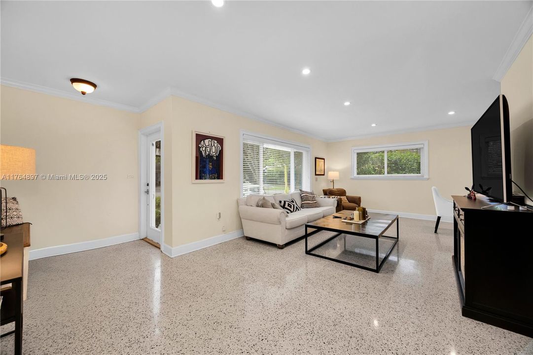 Recientemente alquilado: $5,000 (3 camas, 2 baños, 1324 Pies cuadrados)