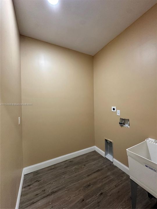 最近租的: $2,100 (4 贝兹, 3 浴室, 0 平方英尺)