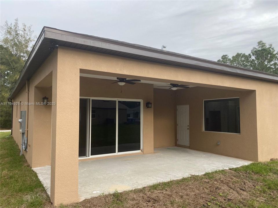 最近租的: $2,100 (4 贝兹, 3 浴室, 0 平方英尺)