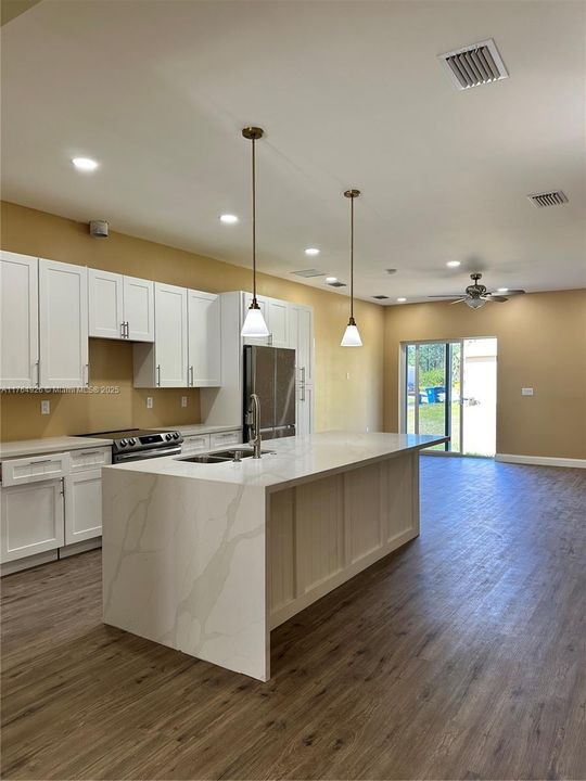 最近租的: $2,100 (4 贝兹, 3 浴室, 0 平方英尺)