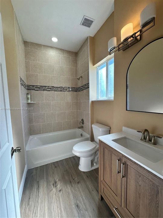 最近租的: $2,100 (4 贝兹, 3 浴室, 0 平方英尺)