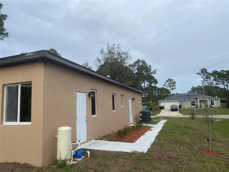 最近租的: $2,100 (4 贝兹, 3 浴室, 0 平方英尺)