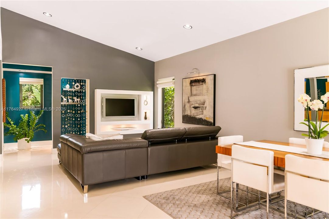 Недавно арендовано: $12,500 (5 спален, 3 ванн, 3766 Квадратных фут)