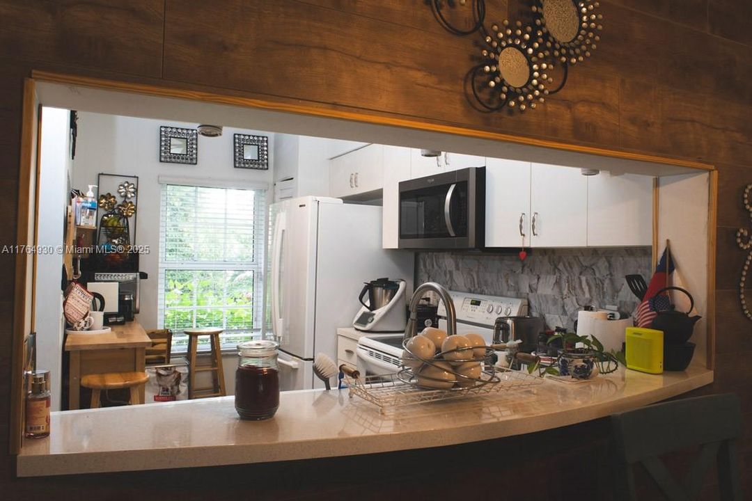 For Sale: $419,999 (2 beds, 2 baths, 1110 Square Feet)