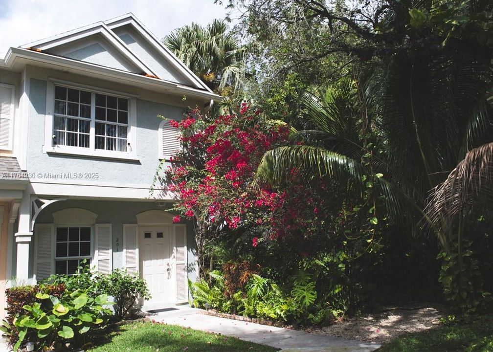 For Sale: $419,999 (2 beds, 2 baths, 1110 Square Feet)