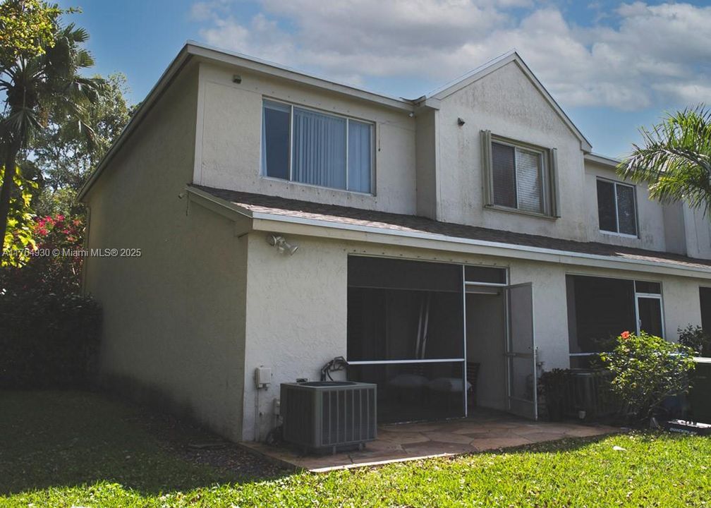 For Sale: $419,999 (2 beds, 2 baths, 1110 Square Feet)