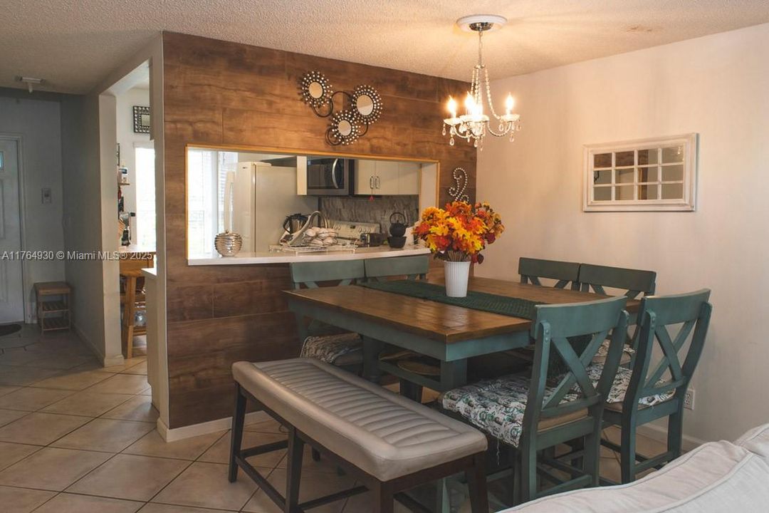 For Sale: $419,999 (2 beds, 2 baths, 1110 Square Feet)