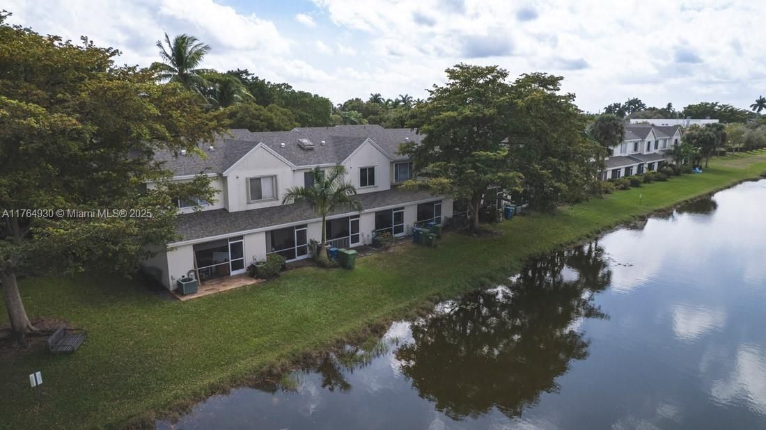 For Sale: $419,999 (2 beds, 2 baths, 1110 Square Feet)