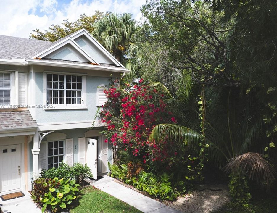 For Sale: $419,999 (2 beds, 2 baths, 1110 Square Feet)