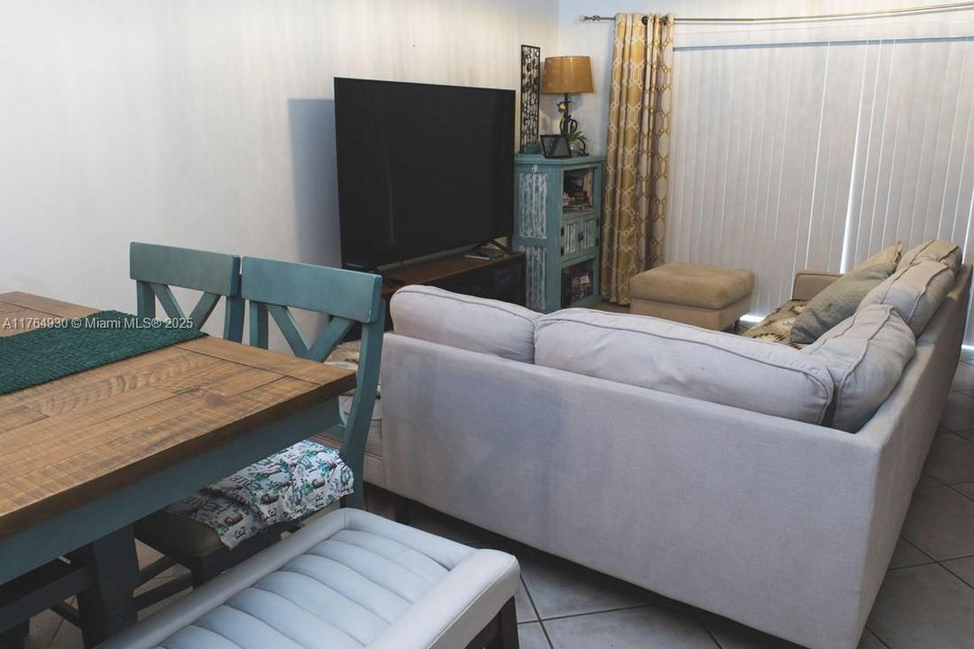 For Sale: $419,999 (2 beds, 2 baths, 1110 Square Feet)