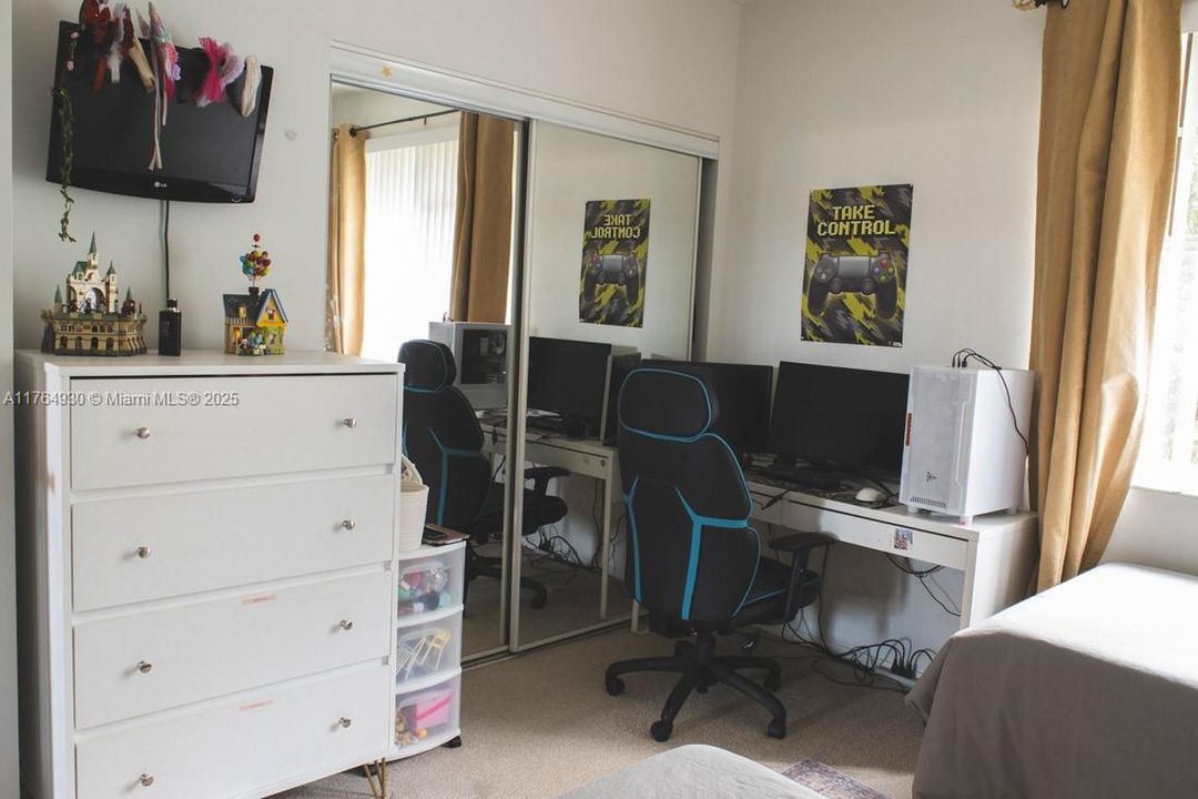 For Sale: $419,999 (2 beds, 2 baths, 1110 Square Feet)