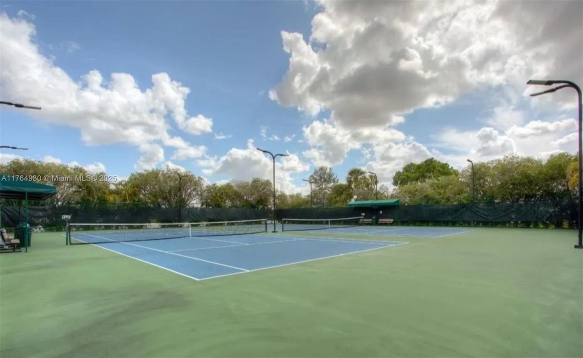 For Sale: $419,999 (2 beds, 2 baths, 1110 Square Feet)