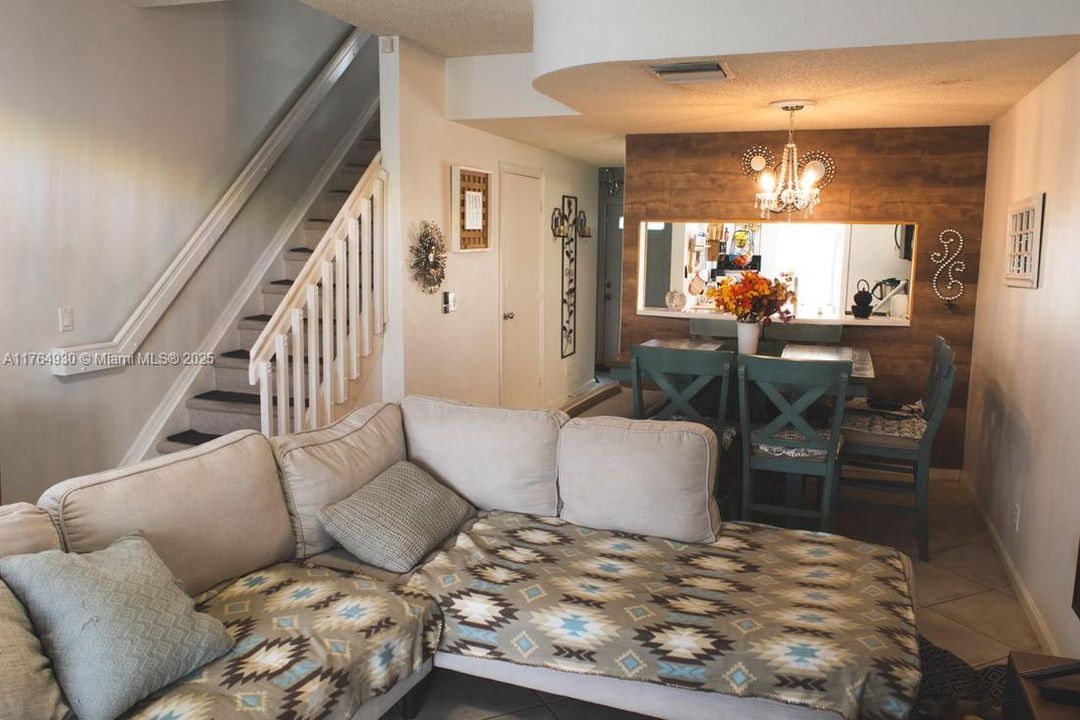 For Sale: $419,999 (2 beds, 2 baths, 1110 Square Feet)