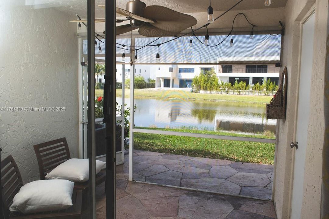 For Sale: $419,999 (2 beds, 2 baths, 1110 Square Feet)