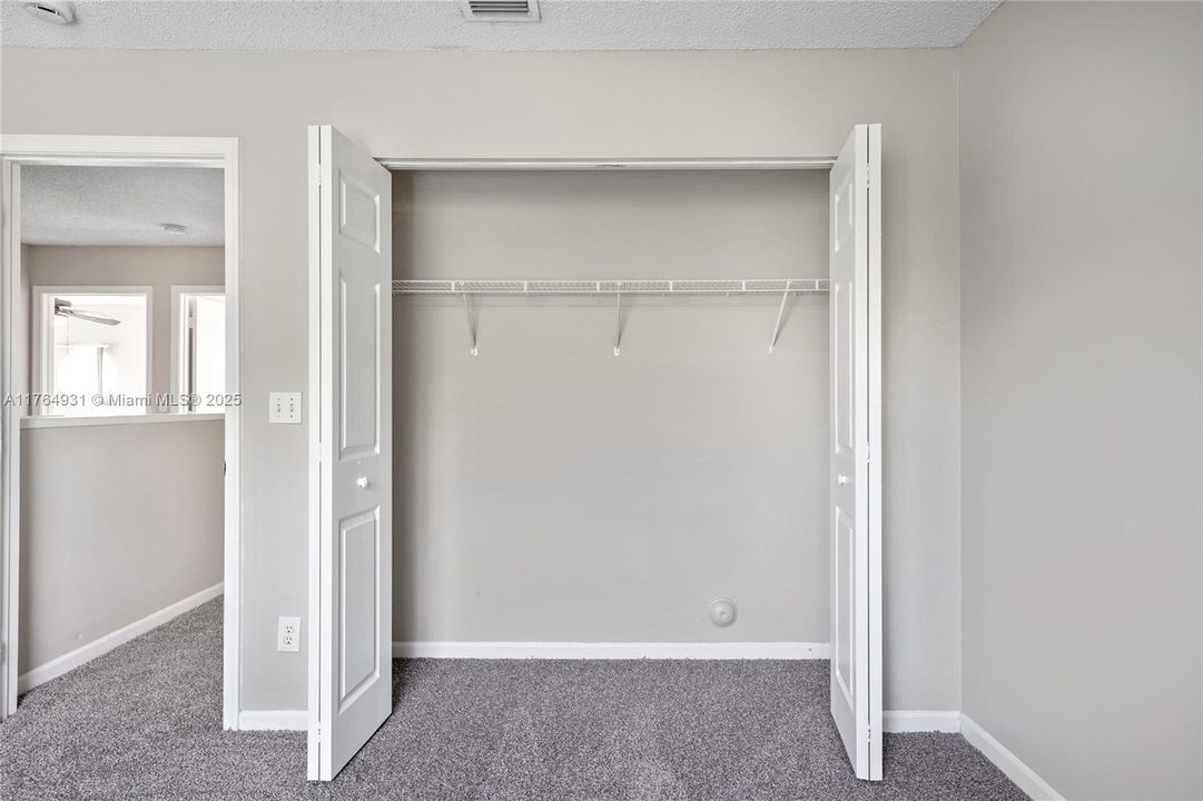 最近售出: $449,900 (4 贝兹, 2 浴室, 2008 平方英尺)