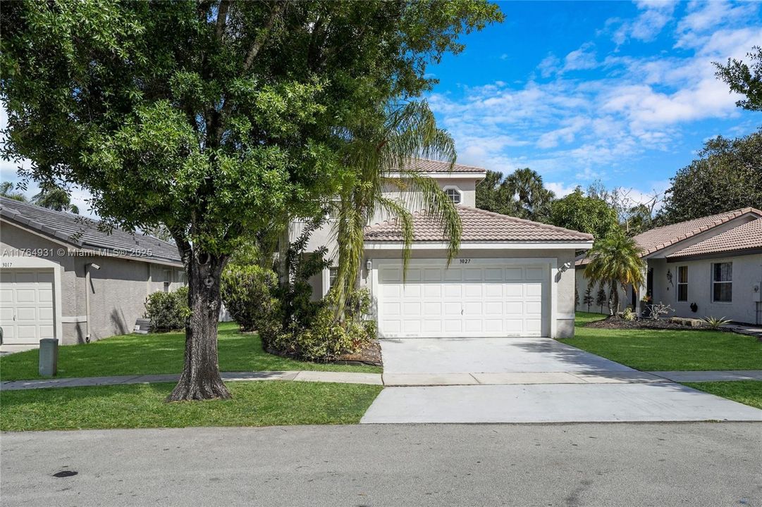 最近售出: $449,900 (4 贝兹, 2 浴室, 2008 平方英尺)