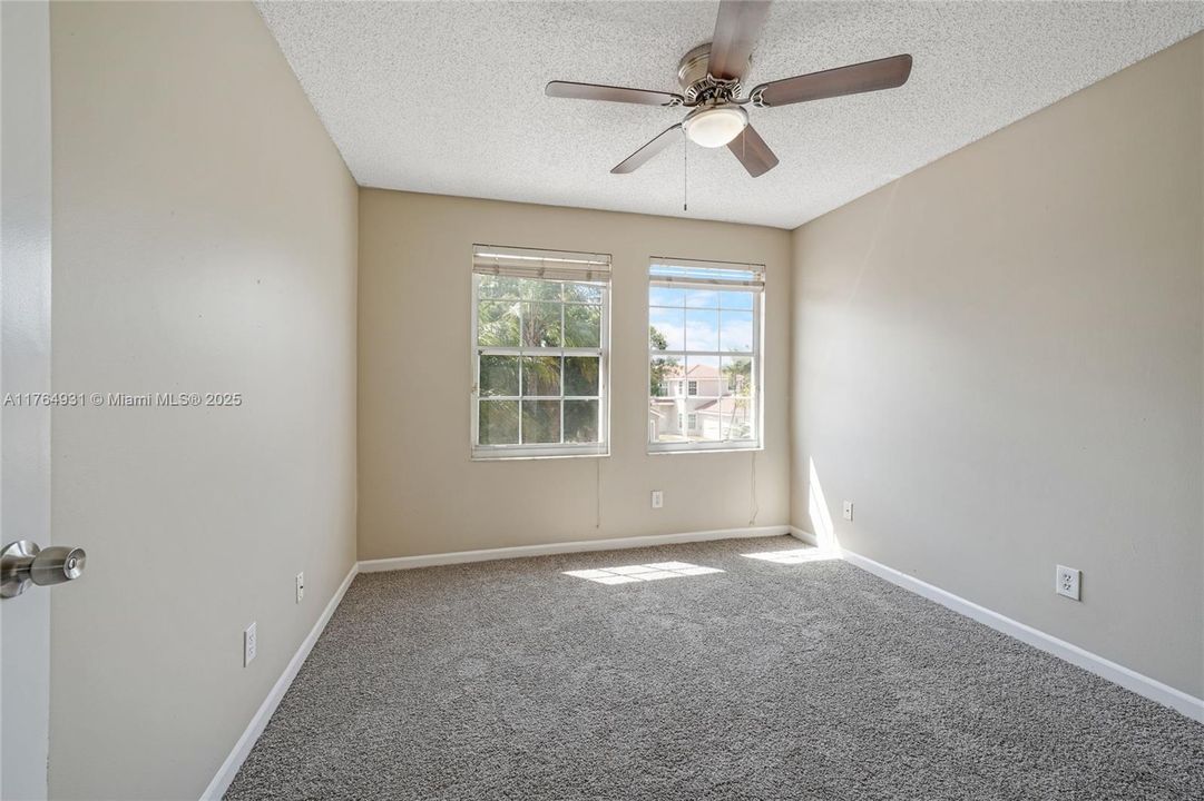 最近售出: $449,900 (4 贝兹, 2 浴室, 2008 平方英尺)