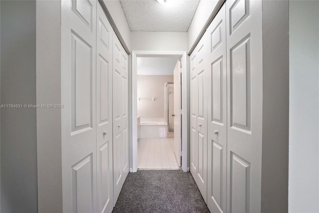 最近售出: $449,900 (4 贝兹, 2 浴室, 2008 平方英尺)